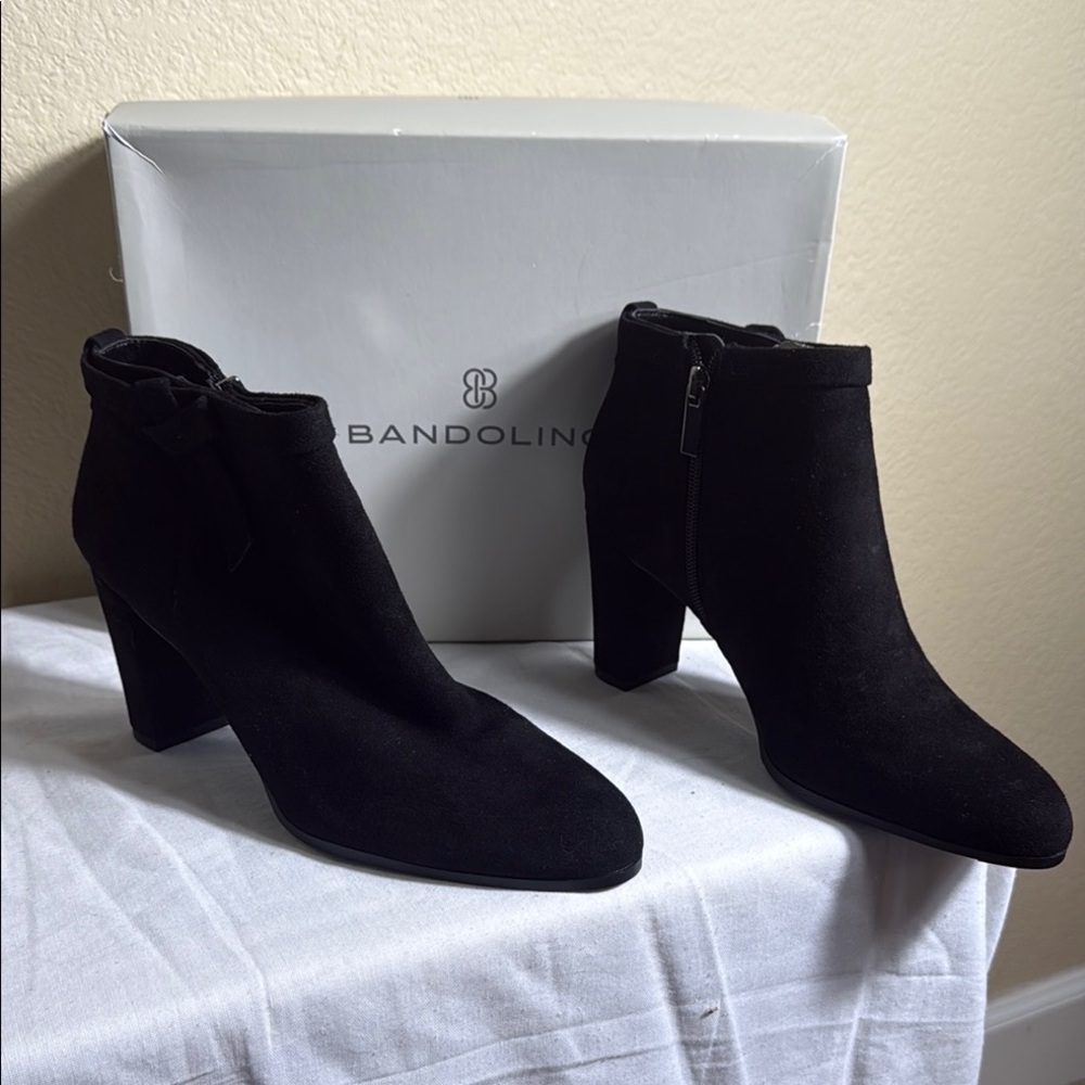 Bandolino Black Ankle Booties with Chunky Heel